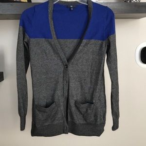 DONATING TOMORROW GAP grey blue colorblock sweater